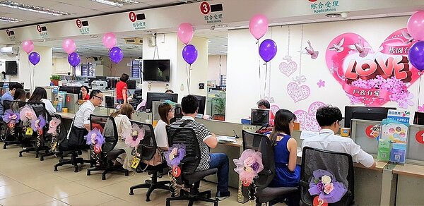 內政部今天表示，民眾若想指定春節連假期間為結婚生效日，可提前於1月30日至2月1日向任一戶政事務所辦理結婚登記，指定日期為結婚生效日。圖／本報資料照
