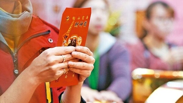 台股封關日,最後5分鐘爆出127.81億元的成交量,占今日總成交量的12%。 報系資料照