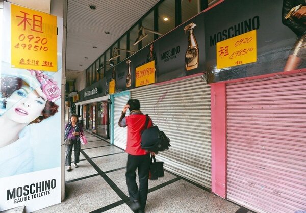 近期台北東區商圈店面因高額房租嚇跑名店不斷發生，頻頻傳出「關店潮」。聯合報系資料照