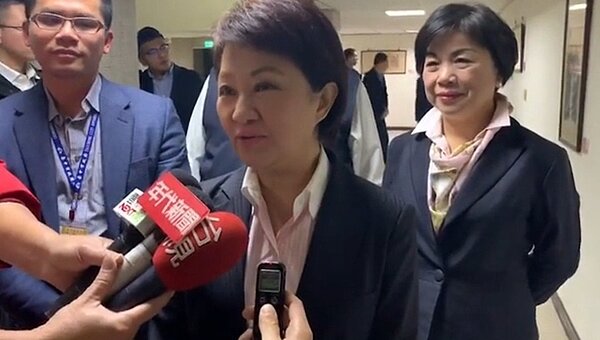 台中市長盧秀燕表示,交接過程沒辦法鉅細靡遺,她在十二月廿五日上任時,以為已付款,因為是編列在107年的預算。記者喻文玟/攝影