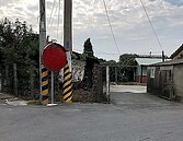 影響風水？路口反光鏡被噴成血紅色