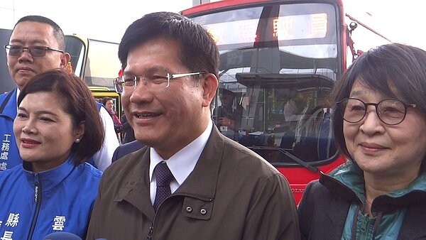 交通部長也是前台中市長林佳龍（中）針對台中花博可能遭停權之事，強調新政策最好不要影響契約執行。 記者蔡維斌／攝影