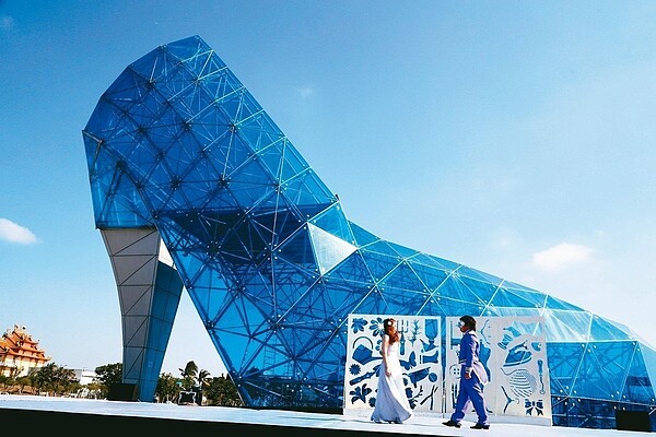 嘉義布袋高跟鞋教堂是南部觀光熱點。圖/聯合報系資料照片