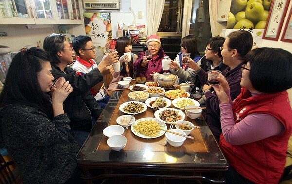 除夕闔家團圓時節,究竟該在婆家過年還是回娘家呢。
圖/聯合報系資料照