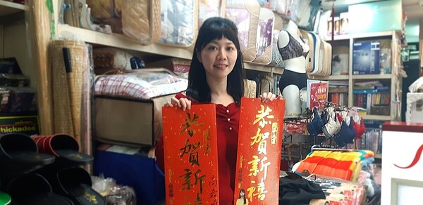 台北市議員高嘉瑜老家年菜曝光,她指定一定要吃魷魚螺肉蒜。記者賴郁薇/攝影