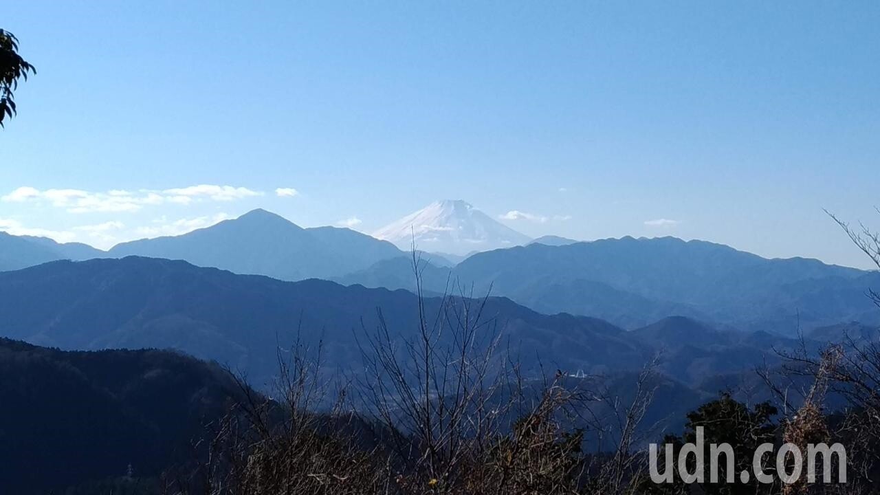 日富士山今年首次披銀裝比去年早24天 好房網news