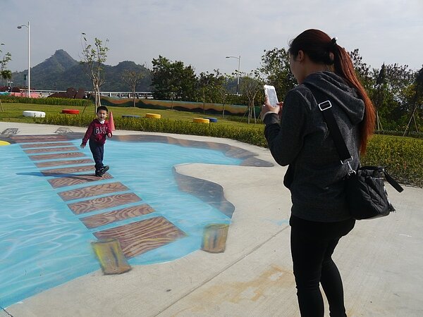 第二層懸崖吊橋區。記者徐白櫻/攝影