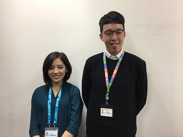 台北市政府副發言人黃瀞瑩(左)、柯昱安(右)接受聯合晚報專訪,暢談從記者變身市府「化妝師」的心路歷程。記者周佑政/攝影