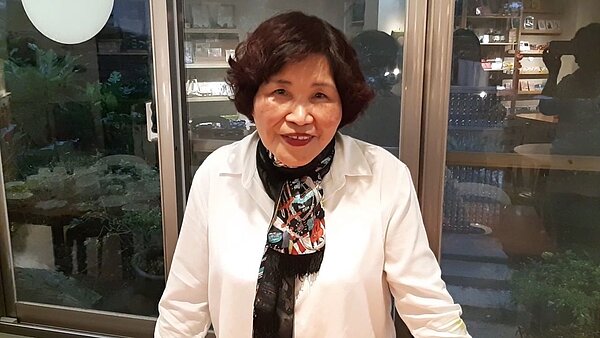 李媽聽聞早年礦工移民史後,得知「紅糟」料理對礦工家庭重要,決心鑽研自釀紅糟。記者賴郁薇/攝影