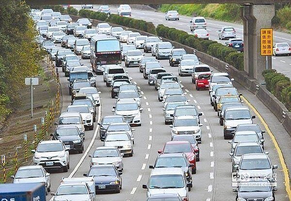初二回娘家上國道,避開6大壅塞路段(中時報系資料照)