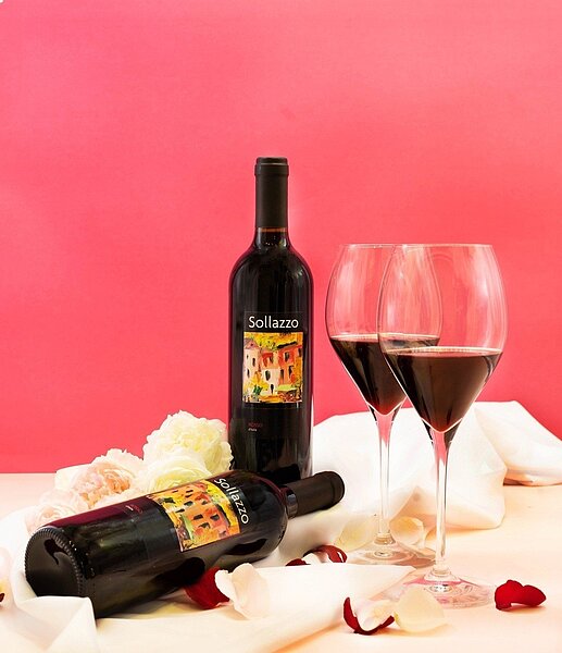 綠舞觀光飯店情人節房型限定酒款「索拉圖梅洛.紅葡萄酒 IGT」。綠舞飯店/提供