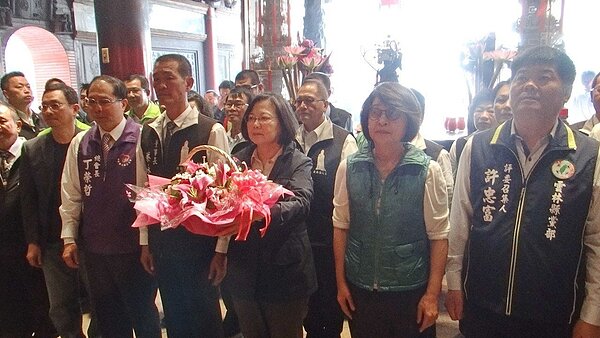 總統蔡英文今天上午到北港朝天宮參拜媽祖祈求國泰民安。記者蔡維斌/攝影