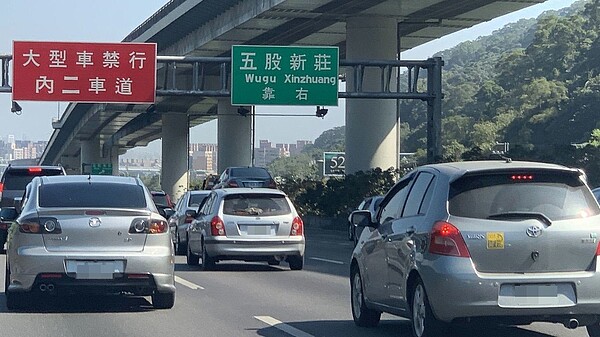 大年初三出遊走春，高速公路預估各大風景區鄰近路段將湧現車潮。 記者葉英豪／攝影