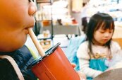 日本政府4月起禁用塑膠吸管餐具　開會禁提供瓶裝水