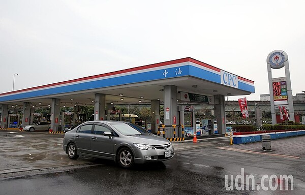 台灣中油公司宣布自11日凌晨零時起各式汽油價格不調整，柴油價格調漲0.5元。聯合報系資料照／記者余承翰攝影