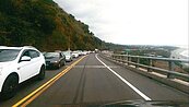 春節連假擠爆台東　沿途都是停車場