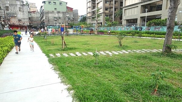 中和莒光路廢棄宿舍 圍牆美化（新北市政府提供）
