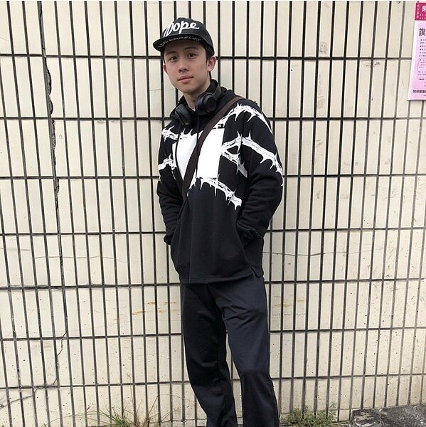 孫安佐傳從基隆市的崇右影藝科技大學的隨班附讀,轉到新北市的能仁家商。圖/取自IG