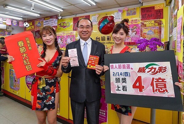 台彩公司總經理蔡國基(中)。台彩公司/提供