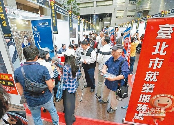 人力銀行統計,年後將迎來最強的轉職潮,其中物流倉儲業最多。圖為台北市政府舉辦的就業博覽會。(本報資料照片)