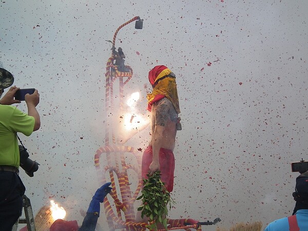 炸寒單活動已有百年歷史,更是享譽國內外。 圖/聯合報系資料照片