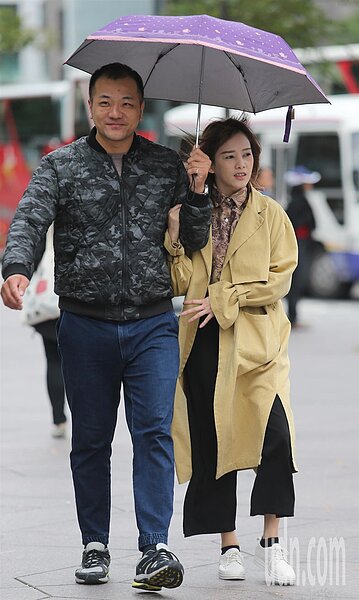 中央氣象局指出,今天受到東北季風增強影響,迎風面水氣逐漸增多,桃園以北及宜蘭將轉為有局部短暫雨的天氣,隨著時間愈晚雨區的範圍會愈廣。聯合報系資料照/記者許正宏攝影