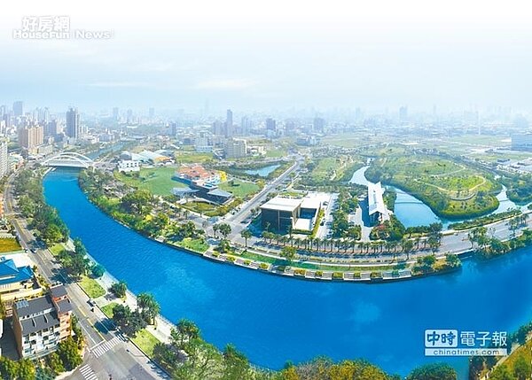 目前在高雄潛銷中的「美樹大悦」鄰近高雄廣達12公頃的中都溼地公園。(興富發提供)