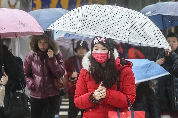 氣象局指出,今、明兩天北部、東半部將出現局部降雨,天氣也會明顯轉涼。 圖/聯合報系資料照片