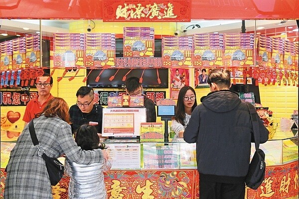 大樂透今天晚上頭獎未開出、連3摃,頭獎獎金1.58億元將累積到下期。圖為示意圖,非當事人。 聯合報系資料照片/記者林伯東攝影