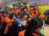 台南聖母廟炸蜂炮　47人受傷4人送醫　　