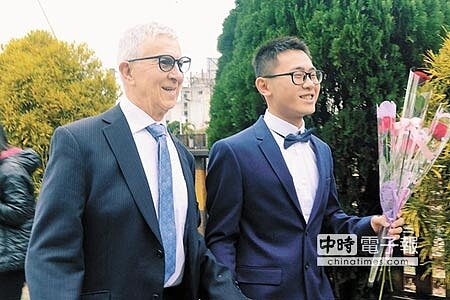 趙守泉與Andy步入現場,見眾人祝福緊張又興奮的心情全寫在臉上。(巫靜婷攝)