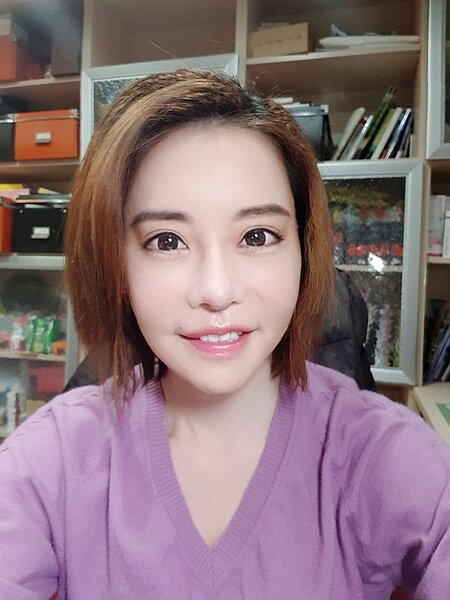 網友攻擊斯容有張恐怖的小丑嘴,不過她強調這是天生的,非整形而來。 圖/擷自斯容臉書