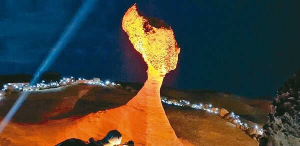 交通部觀光局北觀處去年首次推出「野柳石光-夜訪女王」活動,今年決定加碼再推出。 圖/聯合報系資料照片