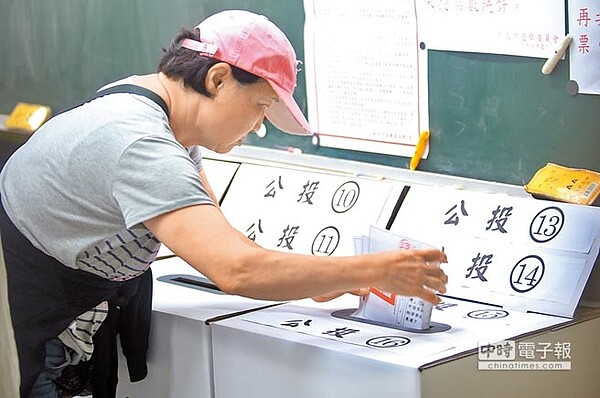 行政院將提出47案最優先法案,包括《兩岸人民關係條例》將明訂簽署兩岸和平協議前應舉行公投,並訂出條件與門檻。(本報資料照片)