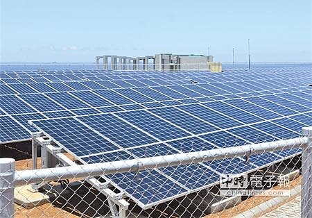 太陽光電在傳統的銀行融資管道之外,逐漸發展出新興籌資模式,例如透過網路平台認購太陽能面板,在國內資本市場已蔚為風潮。圖為台電澎湖智慧電網。圖/本報資料照片