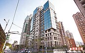 內湖每坪飆140萬　瞄準置產頂級客