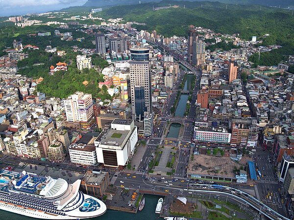 基隆市汙水接管第三期進到市區,前瞻計畫水環境也要登場,基隆港汙染問題有解了。圖/基隆市政府提供