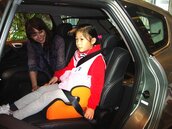 兒童乘坐小型車未繫安全帶　8月起開罰
