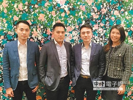 雲豹能源創辦人張建偉(右二)、執行長譚宇軒(右三)宣示將為臺灣綠能發展盡一份力。圖/簡立宗