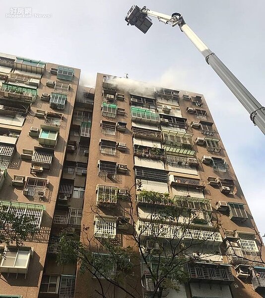 士林上午發生火警,所幸火勢於短時間內順利撲滅,且無人傷亡。(圖/臺北市政府消防局)