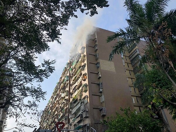 士林上午發生火警,所幸火勢於短時間內順利撲滅,且無人傷亡。(圖/臺北市政府消防局)