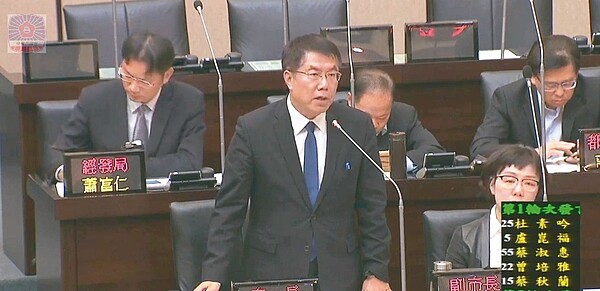 台南市長黃偉哲昨天到議會進行房屋稅專案報告。 記者修瑞瑩／攝影