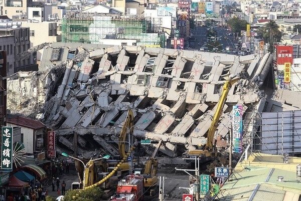 維冠大樓倒塌，奪走115條人命。圖／聯合報系資料照片