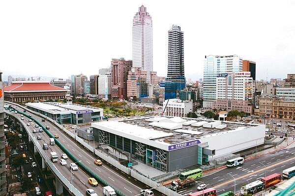 台北雙子星(台北車站特定區C1、D1)聯合開發案位於機場捷運上方,北市府預計3月將與最優申請人簽約。 圖/聯合報系資料照片