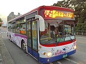 淡水天元宮賞櫻擠爆　新北228起加開2線接駁車