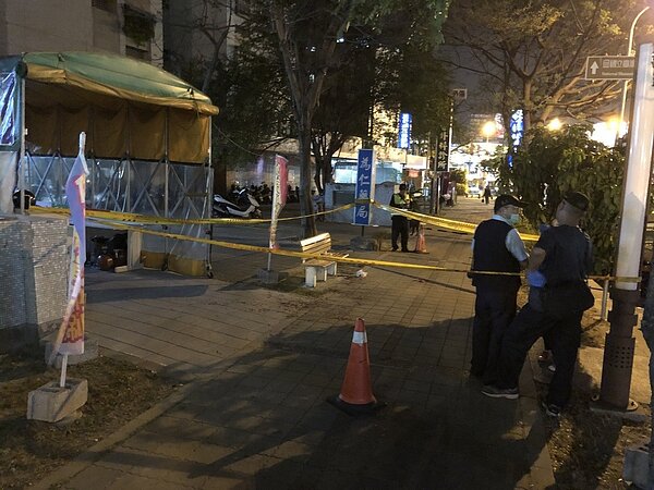 警方鑑識小組抵達現場採證相關跡證。記者邵心杰/攝影