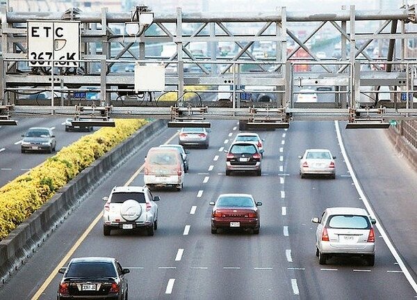 遠通電收公司辦理高速公路電子收費系統(ETC),提告高公局超出原契約約定,求償一億兩千多萬元。台北地院認定依契約高公局須補償費用。圖/聯合報系資料照片