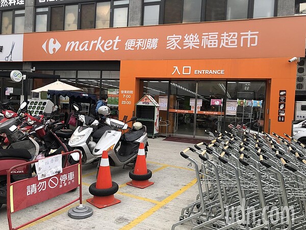 家樂福員林大同店驚傳本月底歇業。記者林敬家/攝影