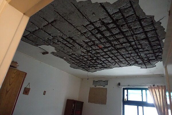 板橋港子嘴社區房屋情況已經相當嚴重。圖/都更處提供