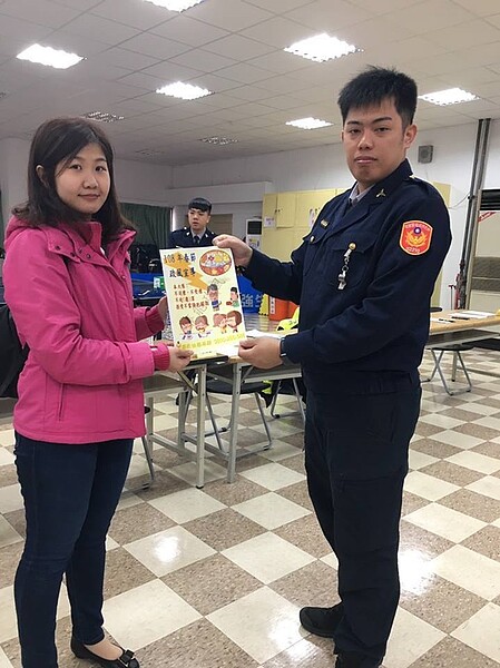 近來詐騙集團以假投資、購買靈骨塔,提供假代書等手法誘騙被害人至戶政事務所申請印鑑證明,隨後至地政事務所設定抵押,造成被害人嚴重財損,海山警分局開座談會提醒民眾注意。記者袁志豪/翻攝